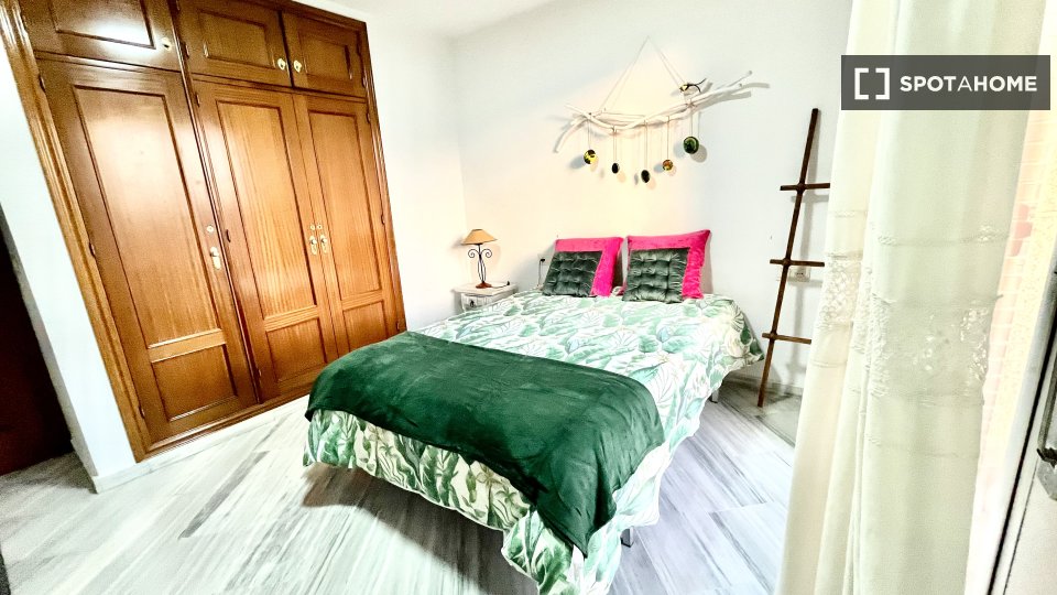 Double room Granada, 3 beds, 110m² — photo 22