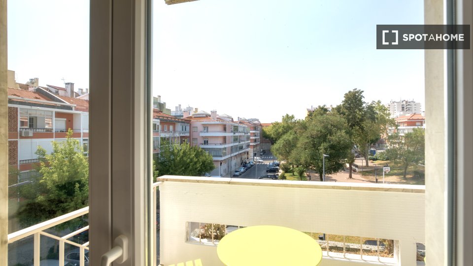 Double room Lisbon, 5 beds — photo 8