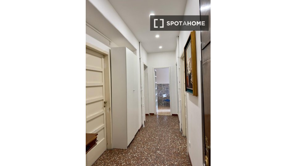 Double room Rome, 3 beds, 90m² — photo 4