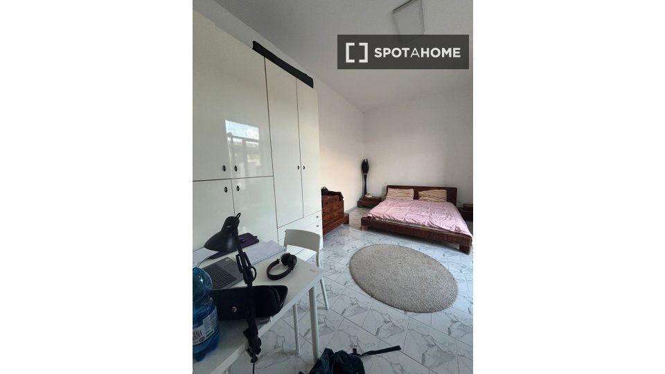 Double room Naples, 3 beds — photo 17