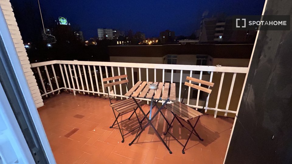 Double room Madrid, 5 beds, 20m² — photo 12