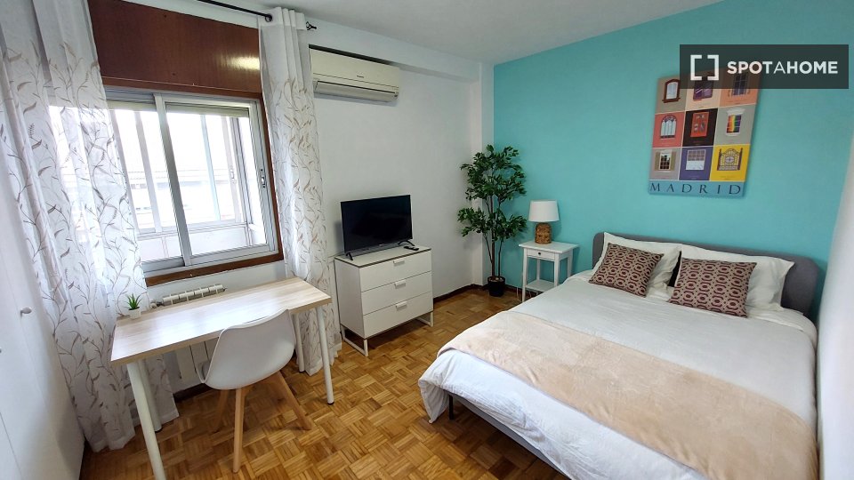Double room Madrid, 4 beds, 100m² — photo 13