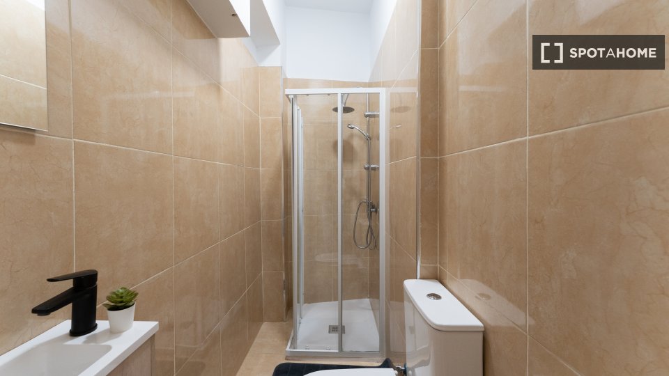 Double room Madrid, 5 beds — photo 38
