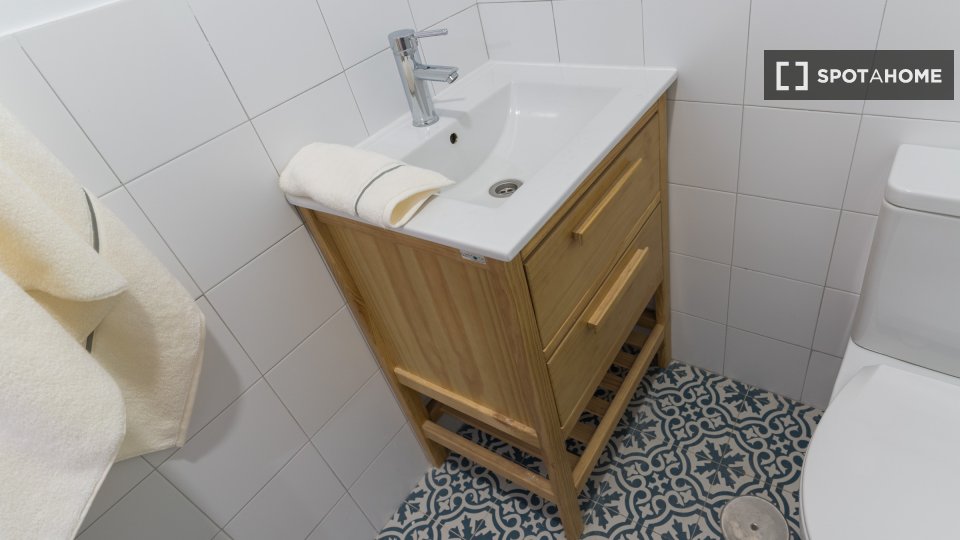 Double room Madrid, 10 beds, 380m² — photo 11