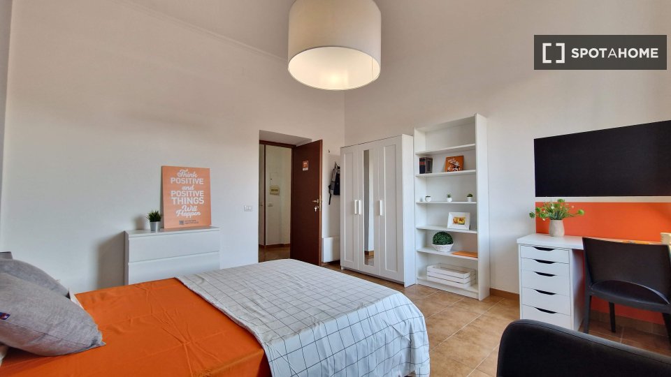 Double room Rome, 3 beds — photo 44