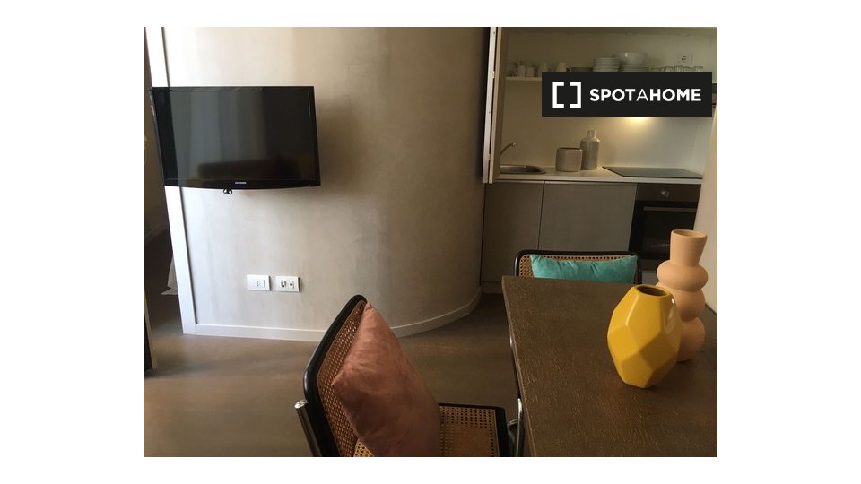 Apartment Milan, 2 beds, 43m² — photo 2