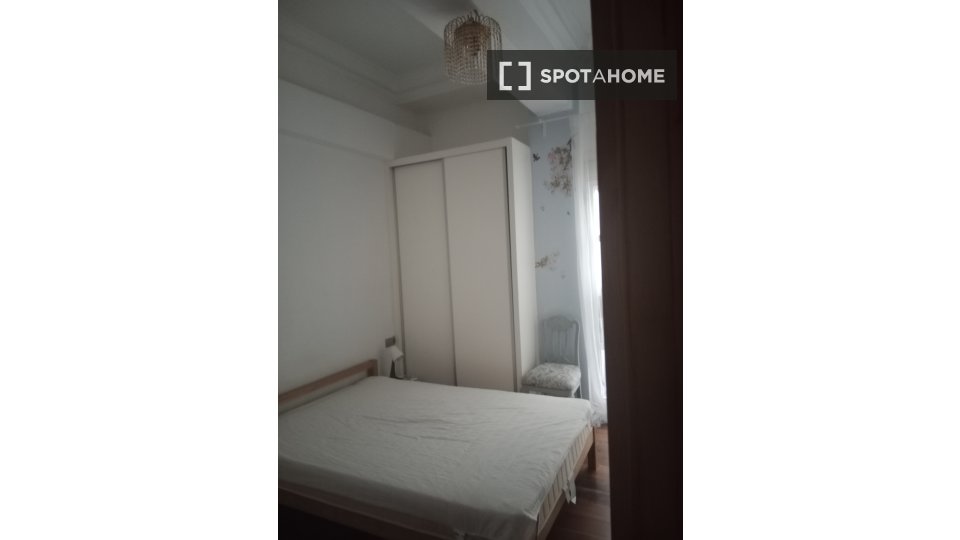 Double room Valencia, 3 beds, 135m² — photo 2
