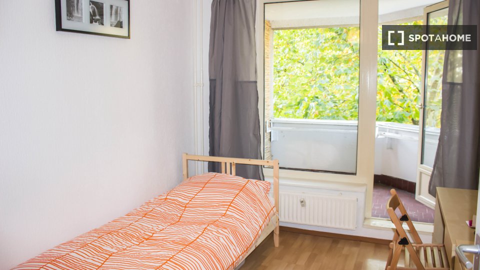 Double room Berlin, 4 beds, 81m² — photo 10