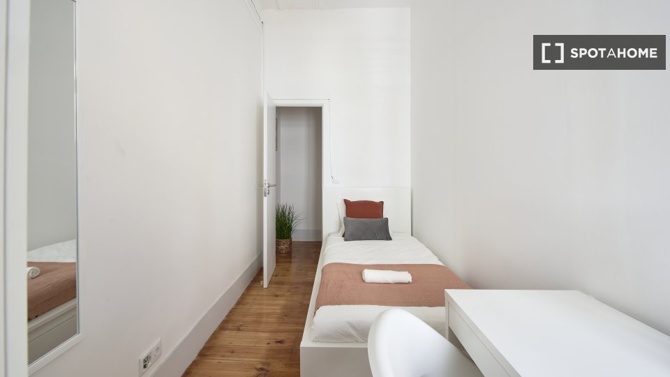 Double room Lisbon, 8 beds — photo 8