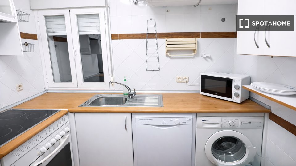 Double room Madrid, 4 beds, 75m² — photo 11