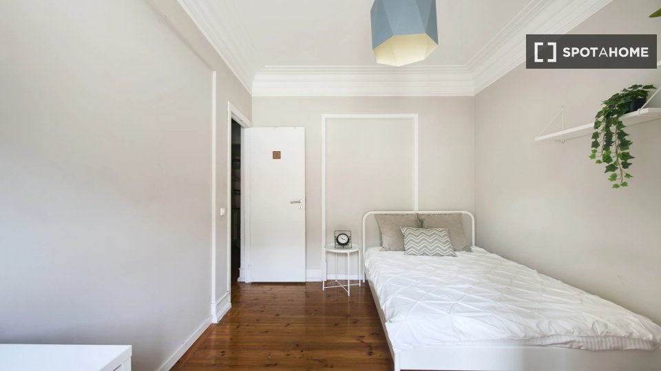 Double room Lisbon, 4 beds — photo 12