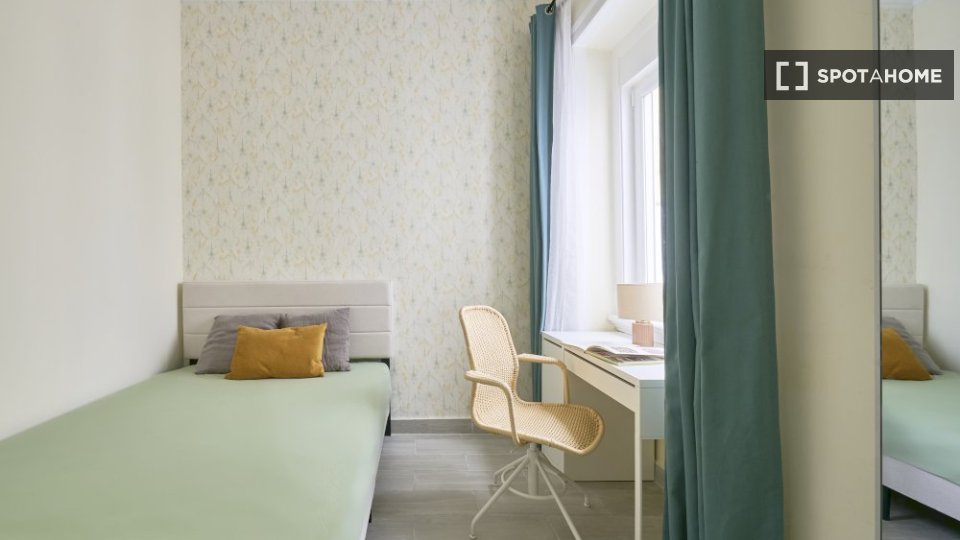 Double room Lisbon, 5 beds — photo 4