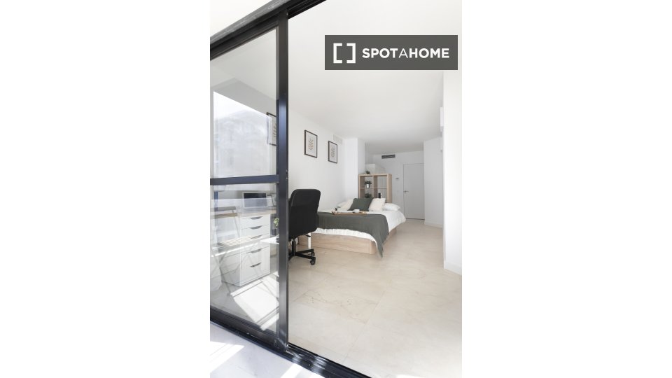 Double room Madrid, 6 beds, 150m² — photo 8