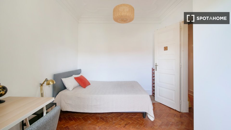 Double room Lisbon, 4 beds — photo 55