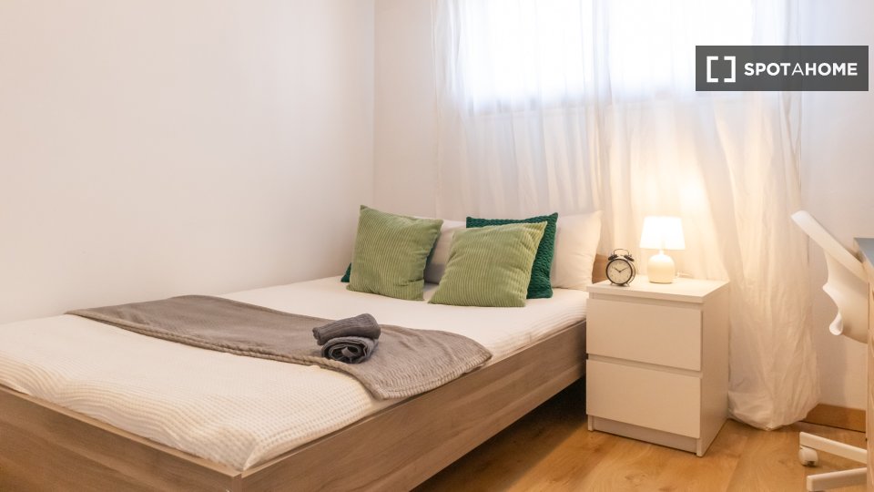 Double room Madrid, 7 beds, 160m² — photo 36