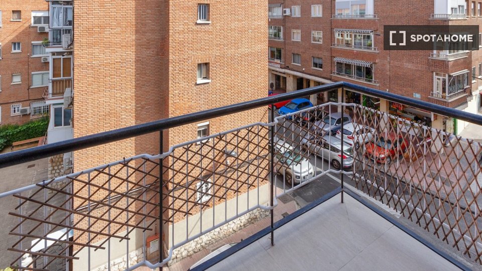Habitación en piso compartido de 5 habitaciones Alcalá de Henares