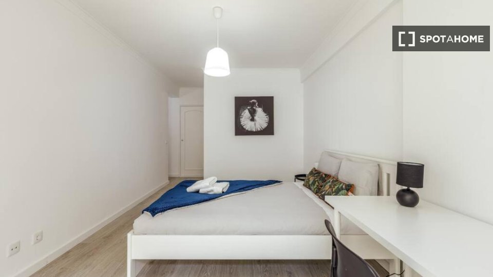 Apartment Lisbon, 3 beds, 130m² — photo 11