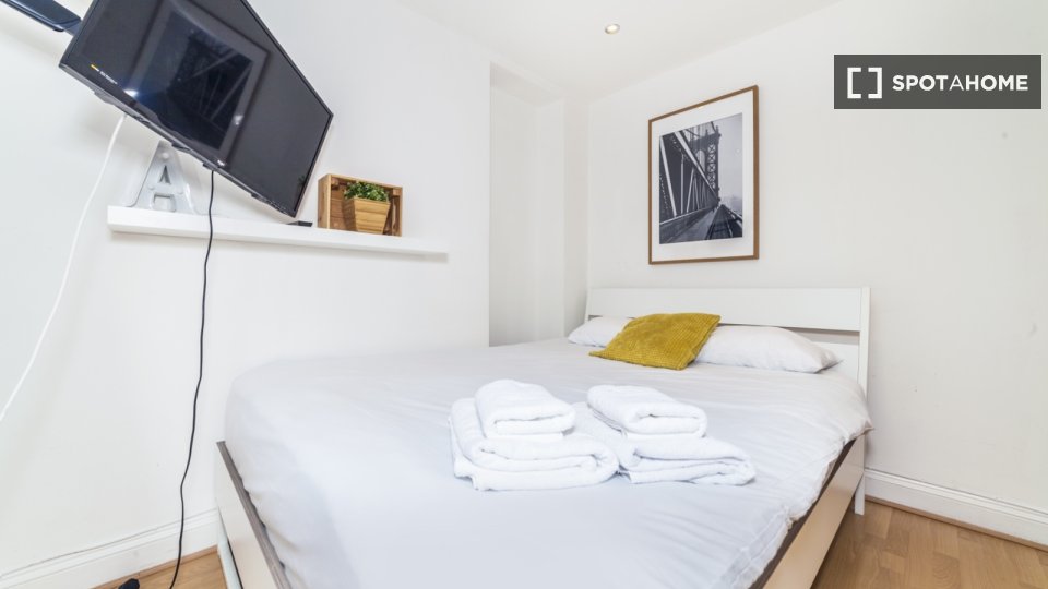 Double room London, 4 beds — photo 11