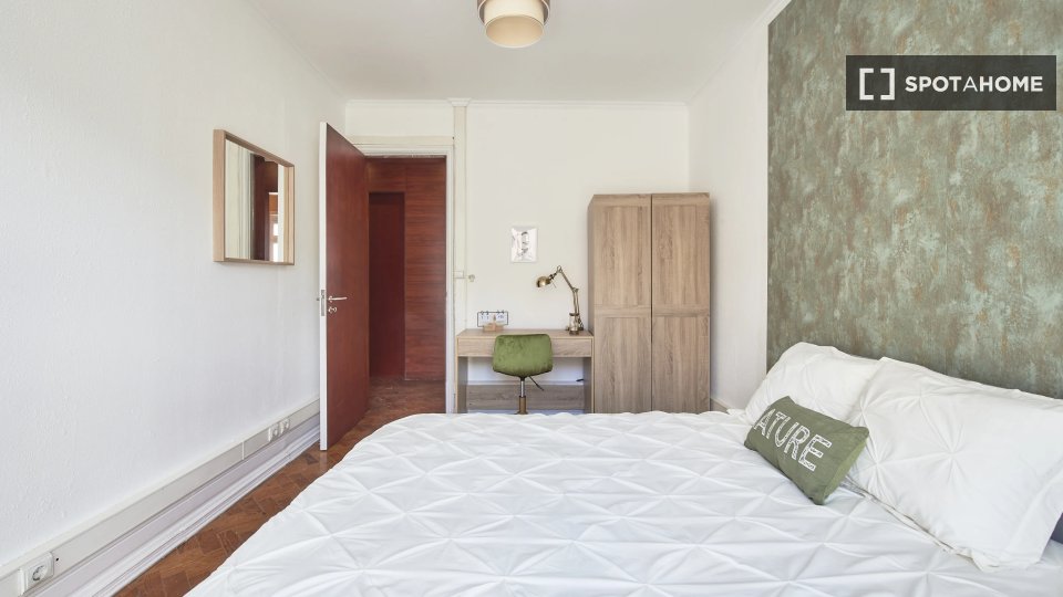 Double room Lisbon, 8 beds — photo 10