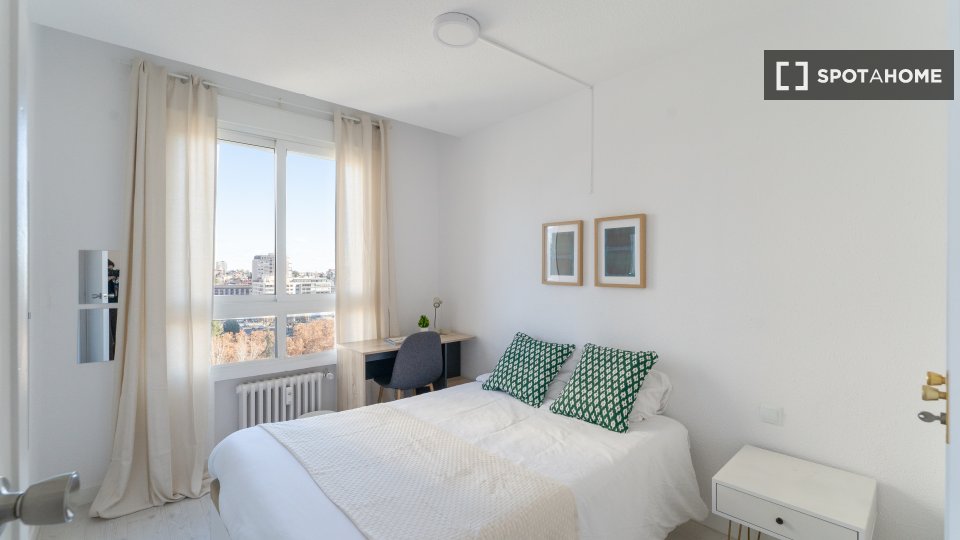Double room Madrid, 6 beds — photo 35