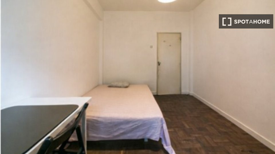 Double room Lisbon, 6 beds — photo 26