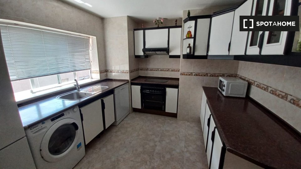 Double room Madrid, 3 beds — photo 12