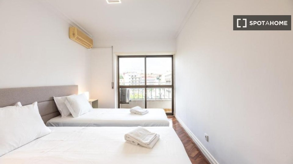 Apartment Lisbon, 2 beds, 90m² — photo 18