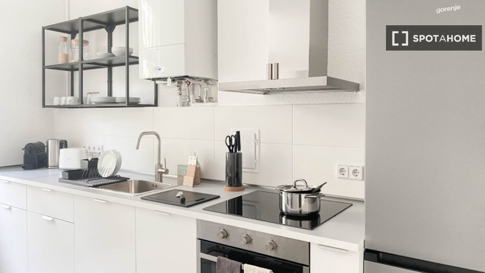 Apartment Berlin, 1 bed, 67m² — photo 2