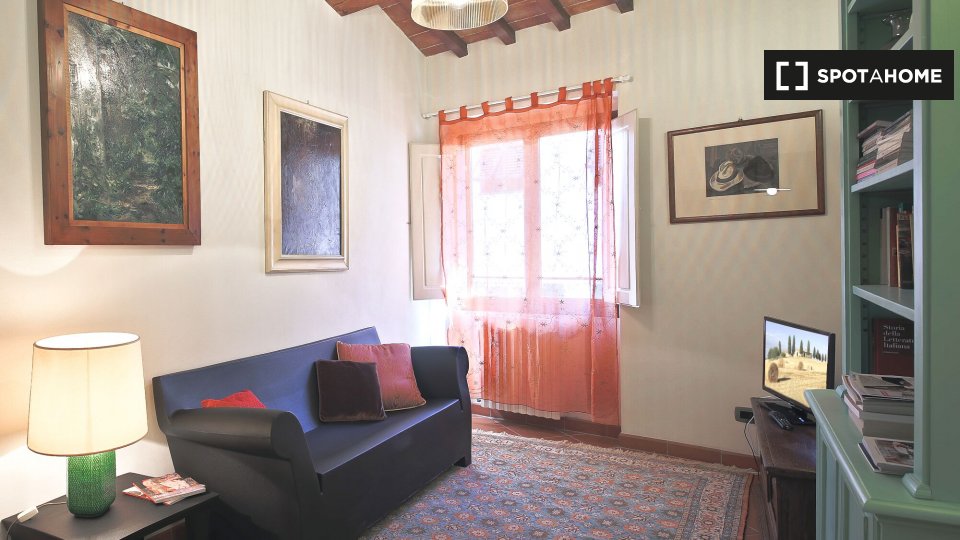Open 2-bedroom apartment for rent in Santo Spirito, Florence - en Florencia