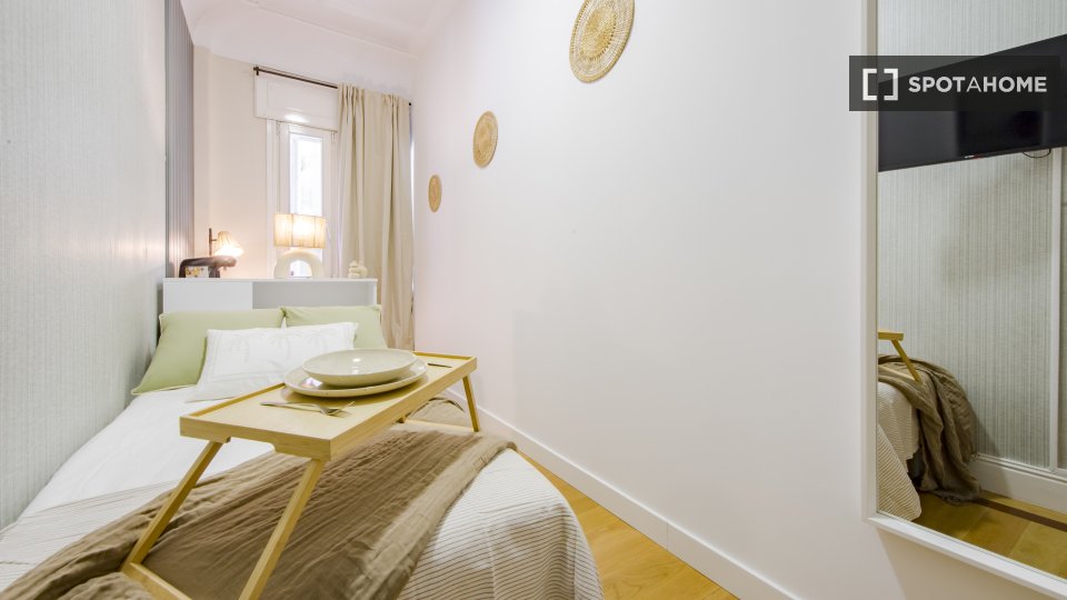 Double room Madrid, 13 beds, 266m² — photo 2