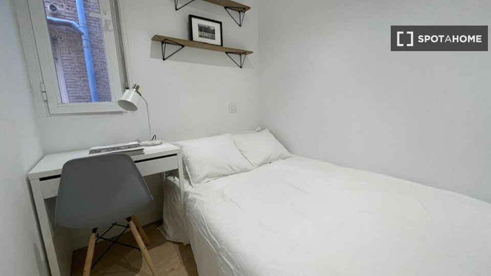 Double room Madrid, 18 beds — photo 13