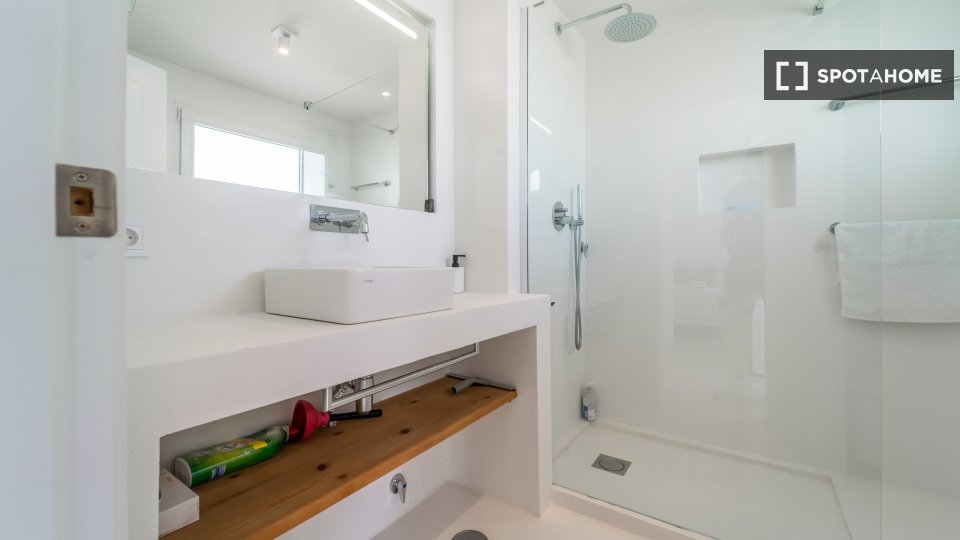 Apartment Lisbon, 2 beds, 85m² — photo 1