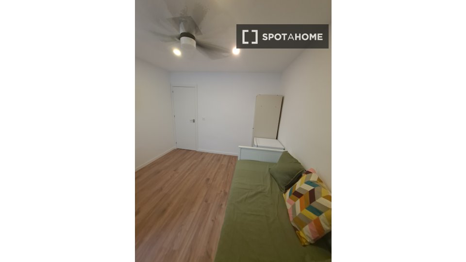 Double room Valencia, 4 beds, 75m² — photo 18