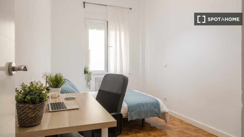 Double room Madrid, 4 beds — photo 10
