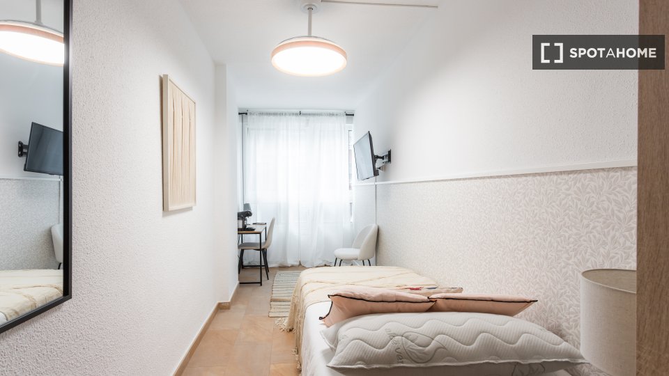 Double room Alicante, 7 beds — photo 15