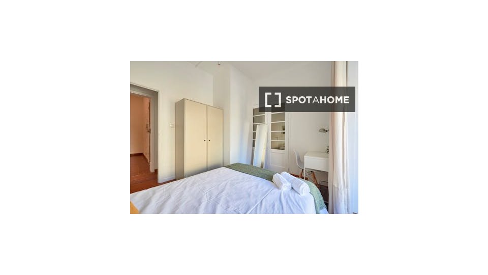Double room Lisbon, 6 beds — photo 13