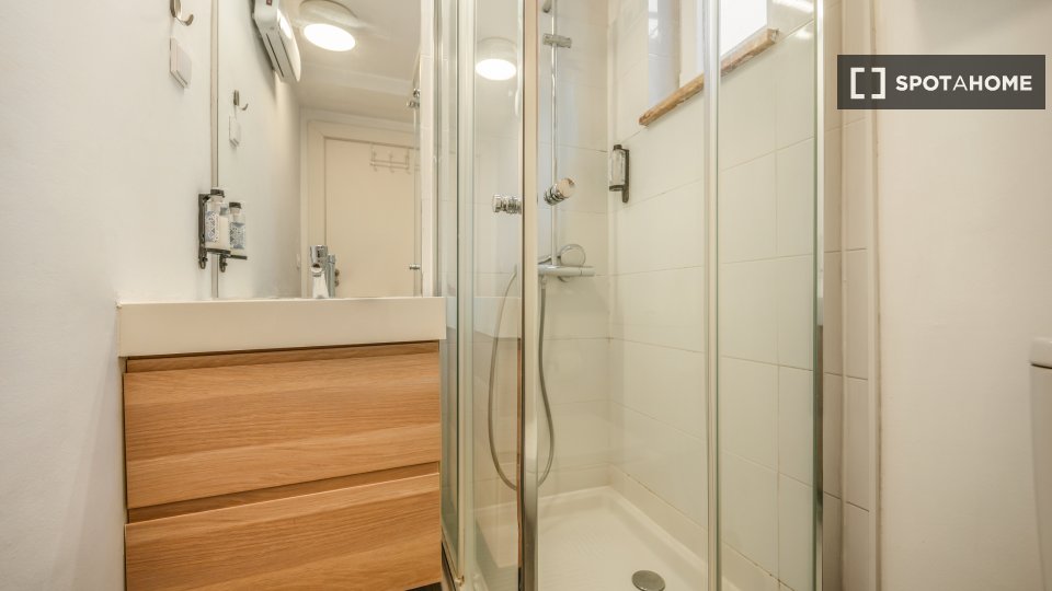 Apartment Lisbon, 2 beds — photo 35