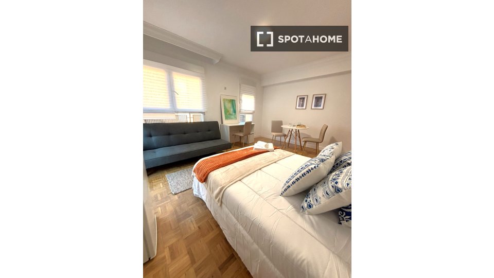 Double room Madrid, 8 beds, 170m² — photo 8