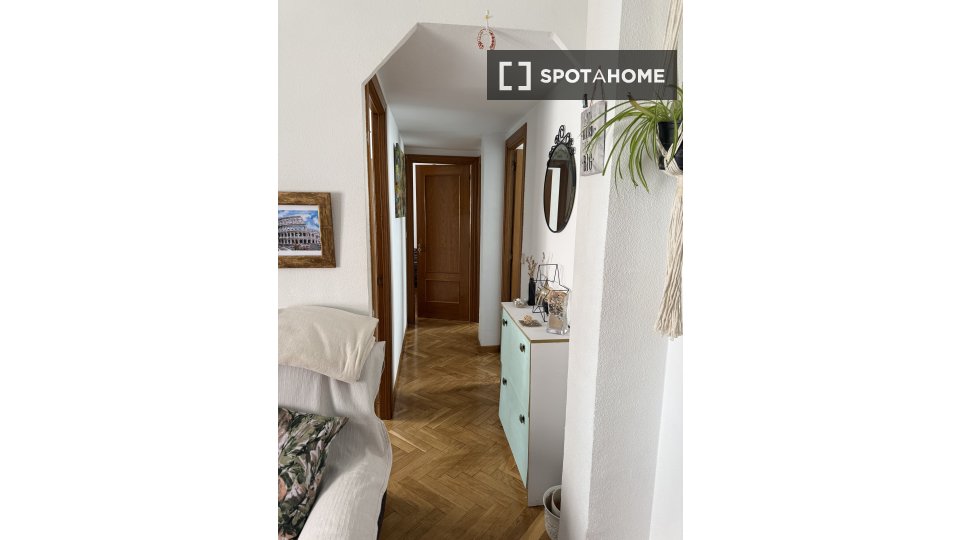 Double room Madrid, 2 beds, 75m² — photo 5