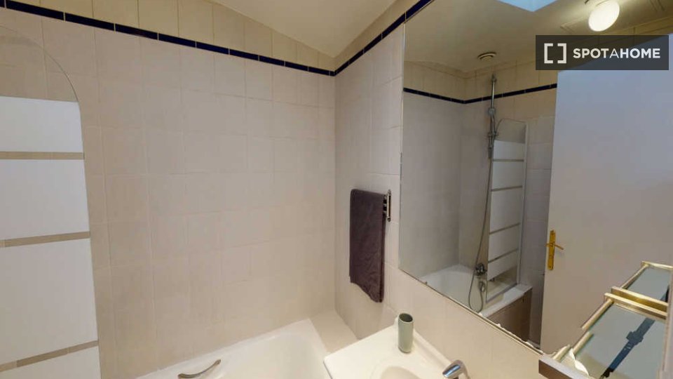 Double room Paris, 4 beds, 80m² — photo 9