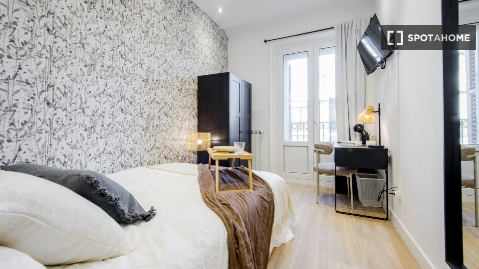 Camera in appartamento condiviso con 9 posti letto, Recoletos, Madrid - in Madrid
