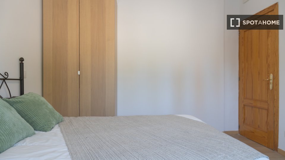 Double room Madrid, 5 beds — photo 9