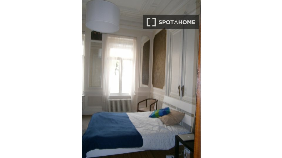Double room Brussels, 2 beds, 35m² — photo 1