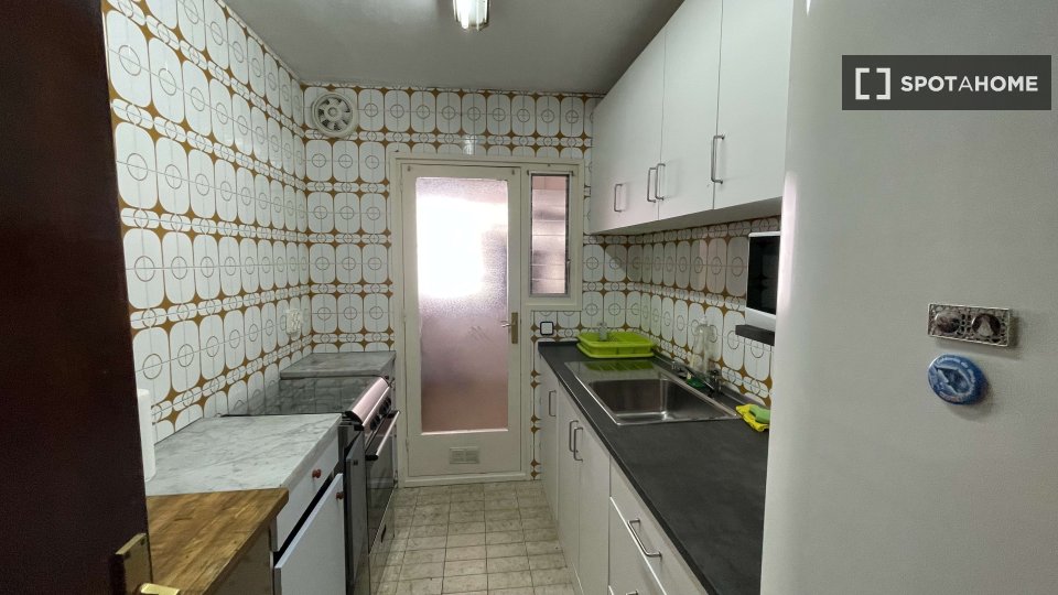 Double room Barcelona, 3 beds, 12m² — photo 19