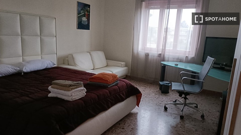Double room Naples, 4 beds — photo 6