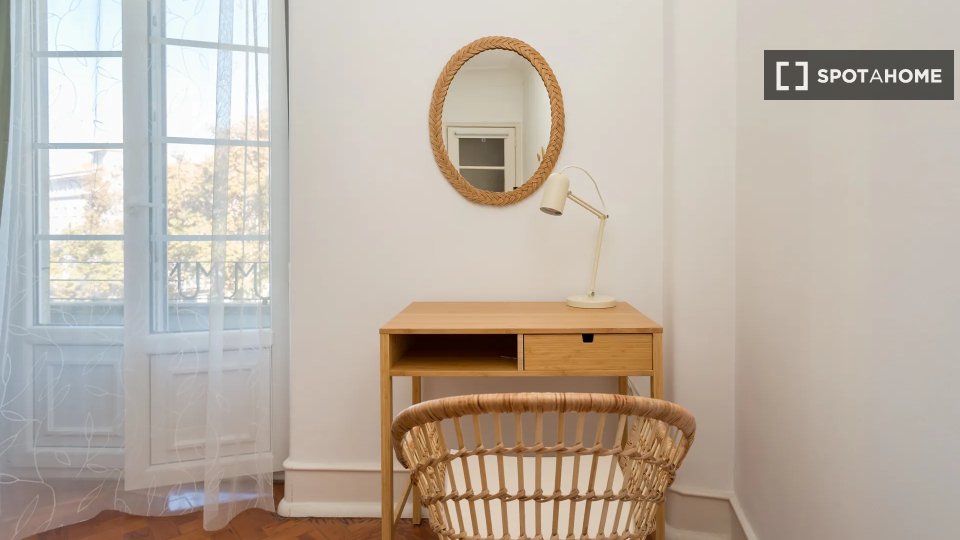Double room Lisbon, 6 beds — photo 11