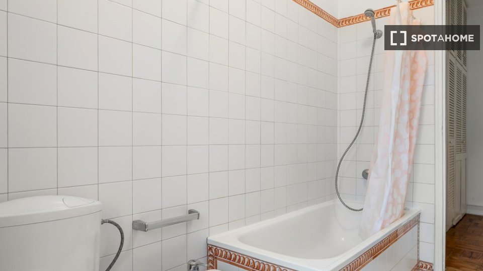 Double room Lisbon, 5 beds — photo 7