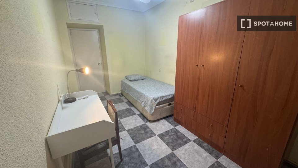 Double room Madrid, 5 beds — photo 13