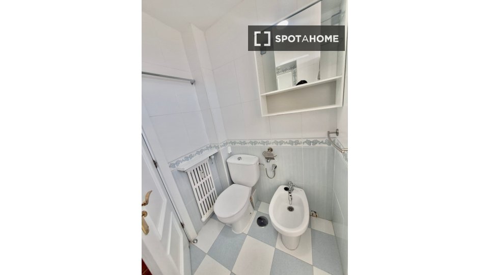Double room Madrid, 5 beds — photo 7