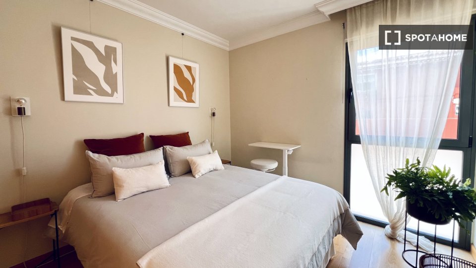 Double room Santa_Cruz_De_Tenerife, 1 bed, 188m² — photo 10